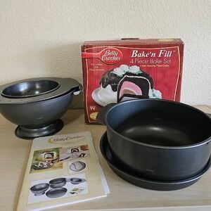 Betty Crocker Bake'n Fill 4 Piece Non-Stick Metal Round Cake Pan Set Vintage